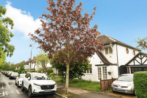 3-bed semi-detached on Tudor Gardens, Acton, Ealing, £3,500/mo