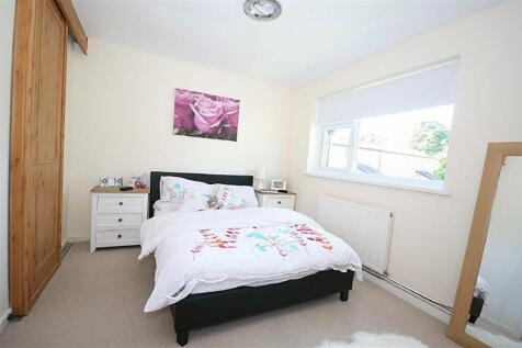 Holtdale Grove, Holt Park, Leeds, West Yorkshire, LS16 photo 4