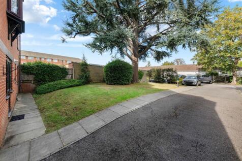 GRAYSHOT COURT, 2- (15).jpg