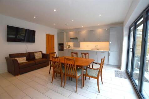 59 Kneller Road living kitchen2.JPG