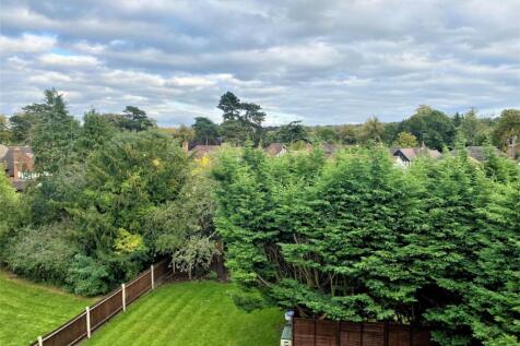 Woodcote Road, Woodcote Hall Woodcote Road, KT18 photo 3