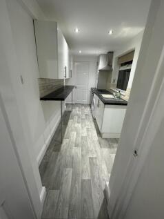 Newly Refurbished 2-Bedroom Property in the Heart