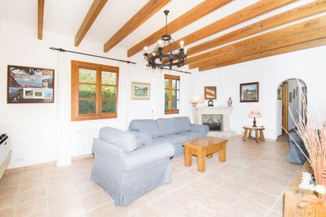 BEAUTIFUL PROPERTY DIVIDED INTO TWO INDEPENDENT VILLAS WITH ETV LICENSE