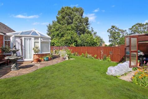 Rear Garden - b.JPG