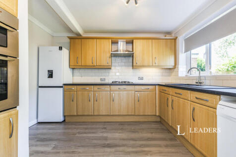 Petersham Avenue, Byfleet, West Byfleet, KT14 photo 4