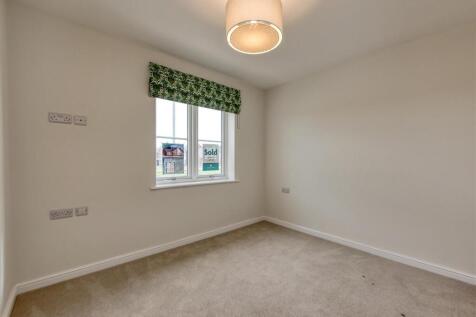 11 Leeveson Drive-5.jpg