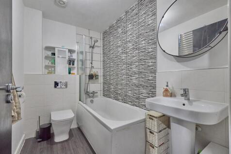 Bathroom to Side