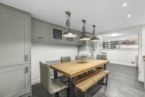 7 Guinions Rd, HP13 7NT-17.jpg