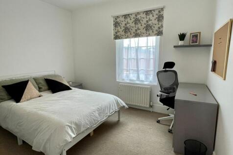 PRICE REDUCTION- West End 3 Bed Student House // Sept 2026 photo 2