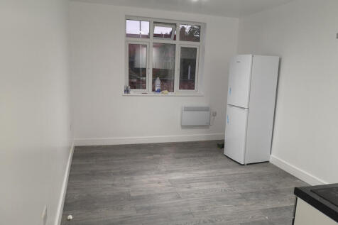 A Newly refurbished first floor, self contained s