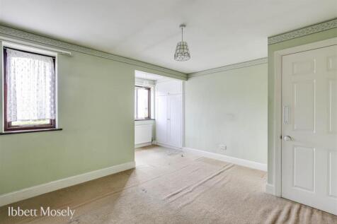 15 Bedroom 1 - May 2025.jpg