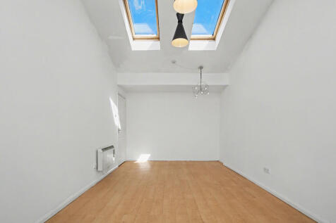 Living Area - Ang...