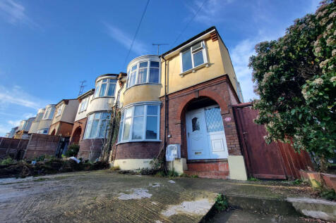 Large 3 Bed in Town Centre