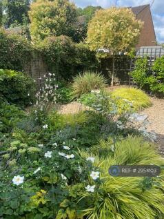 Marsh Lane, Addlestone, KT15 photo 4