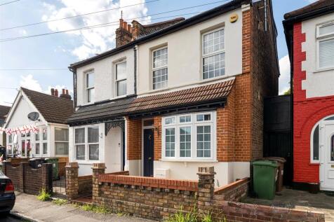 Westward Road, E4