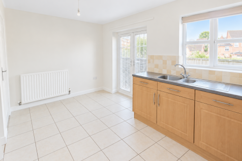 16 Springbank Gardens, Lymm, Warrington photo 4