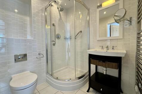 ENSUITE TO BEDROOM 1