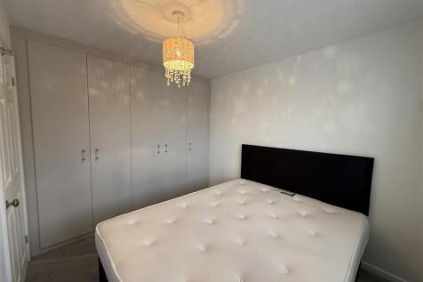 Bedroom 2.JPG