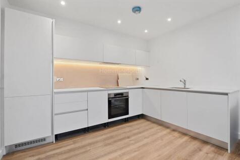 08-7e99GCHMF - 3 Solent Lodge - Reception 2 -Origi