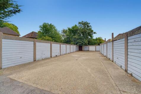 64 Riverside garage.jpg