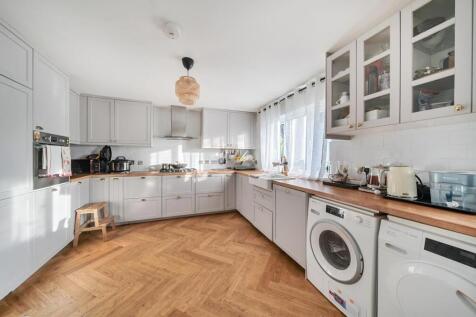 Caddis Close, Stanmore, HA7 photo 4