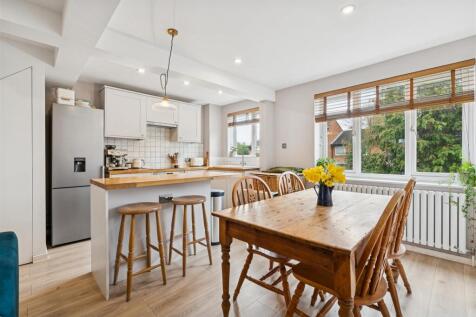 73 Hogarth Crescent SW19 kitchen 2.jpg
