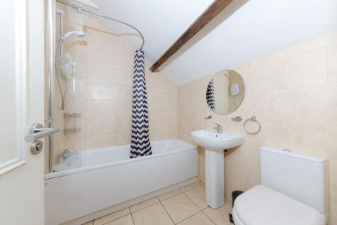 71 clayton st flat D