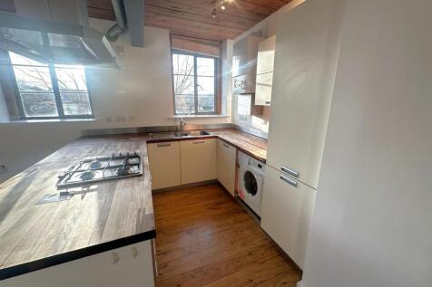 Kitchen 2.jpeg
