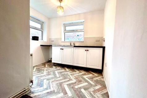 99b High Street, Ogmore Vale, Bridgend photo 3