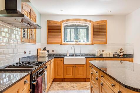 Kitchen/Dining Room (2)