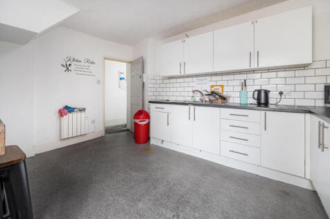 1373731-11-6900f9...