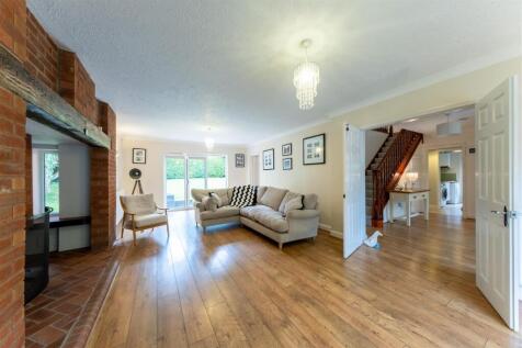 17 Woodham Close-017.jpg