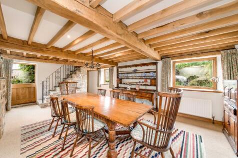 FAMILY ROOM / DINING ROOM