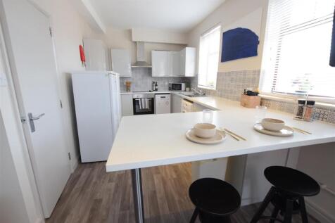 27/28 - Carholme Road - Student Apartment photo 4