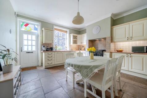 Kitchen dining room
