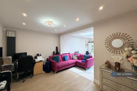 Kynance Gardens, Stanmore, HA7 photo 3