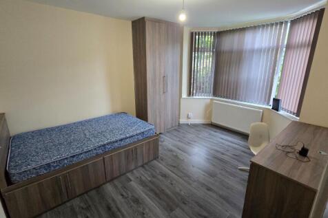 Lees Hall Crescent, Manchester photo 5