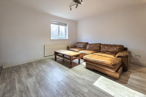 Leat Close, Sawbridgeworth, Hertfordshire, CM21 photo 3