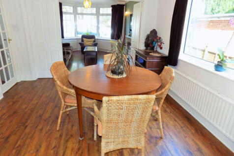The Avenue, Alwoodley, Leeds, LS17 photo 5