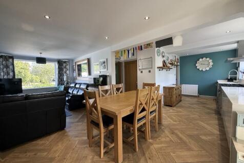 Kitchen/Dining Ar...