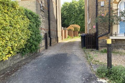 The Grove, Bedford, MK40 photo 5