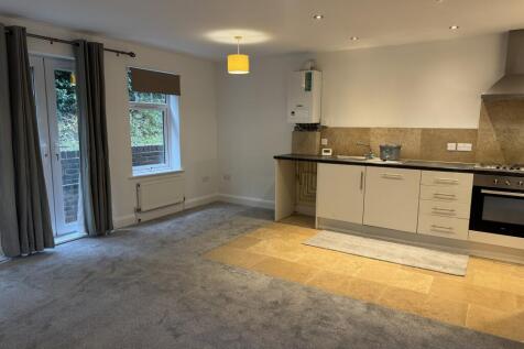 Deerbrook, Dunstall Avenue, Burgess Hill, West Sussex photo 4