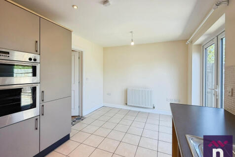 The Brambles, Trowbridge, BA14 photo 3