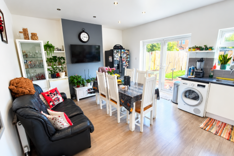 3-bed semi-detached on Langdale Road, Thornton Heath, Croydon, £2,200/mo