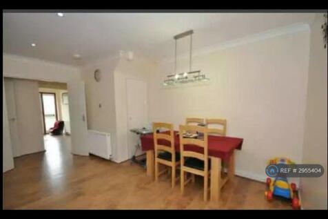 Silverdale Court, Staines-Upon-Thames, TW18 photo 3