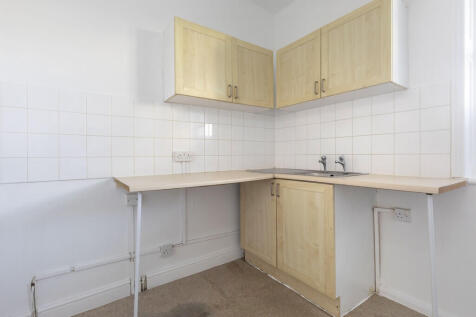Clarence Square, Cheltenham GL50 4JR photo 3