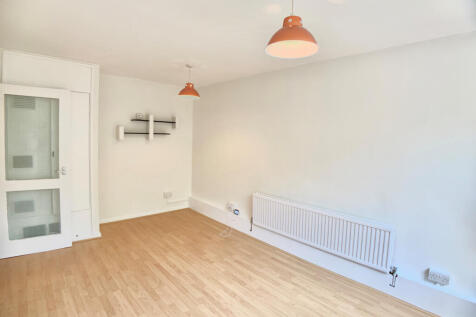 One bedroom first floor flat