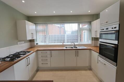 Randale Drive, Bury, BL9 photo 4
