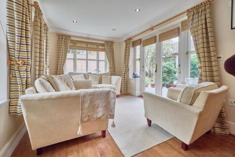 Dining Room/Sitting Room to rear