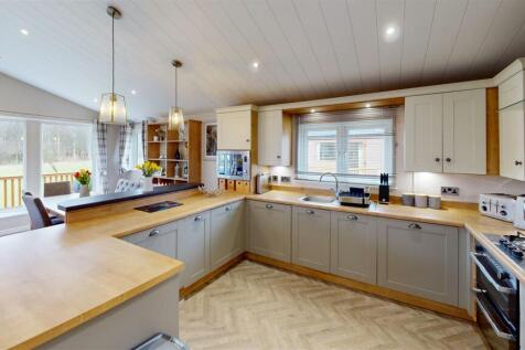 Willows-3-Kitchen.jpg